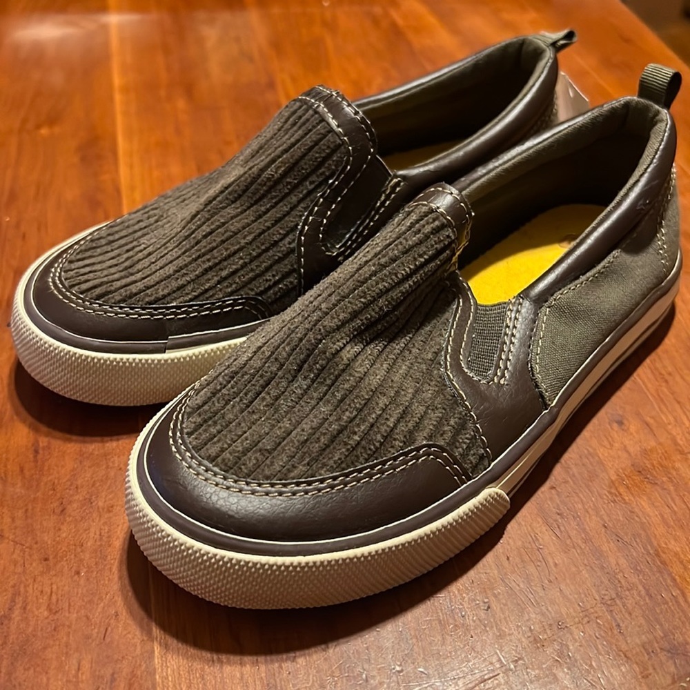 BRAND NEW Brown Kid Size 13 Shoe